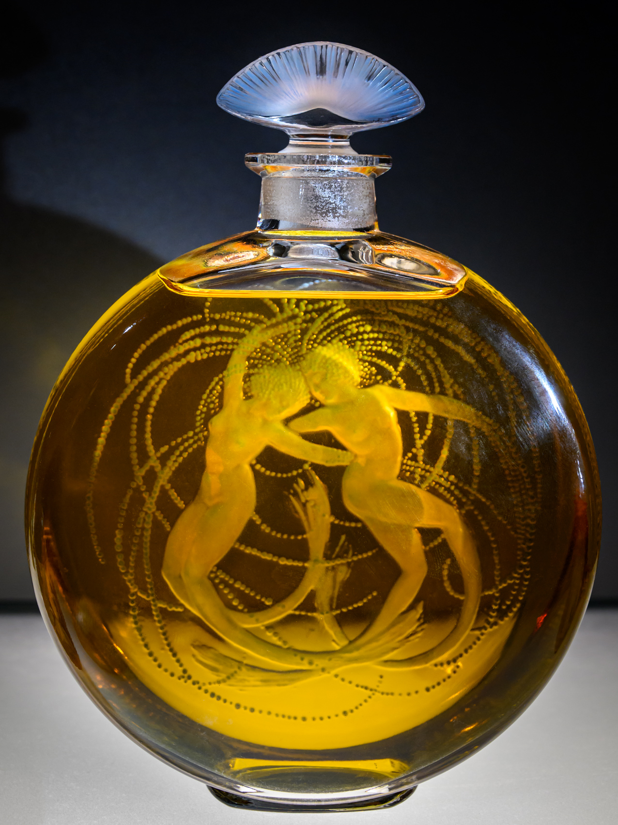 Photographie réalisée dans le cadre d'un reportage corporate à la manufacture Lalique. © Christoph de Barry