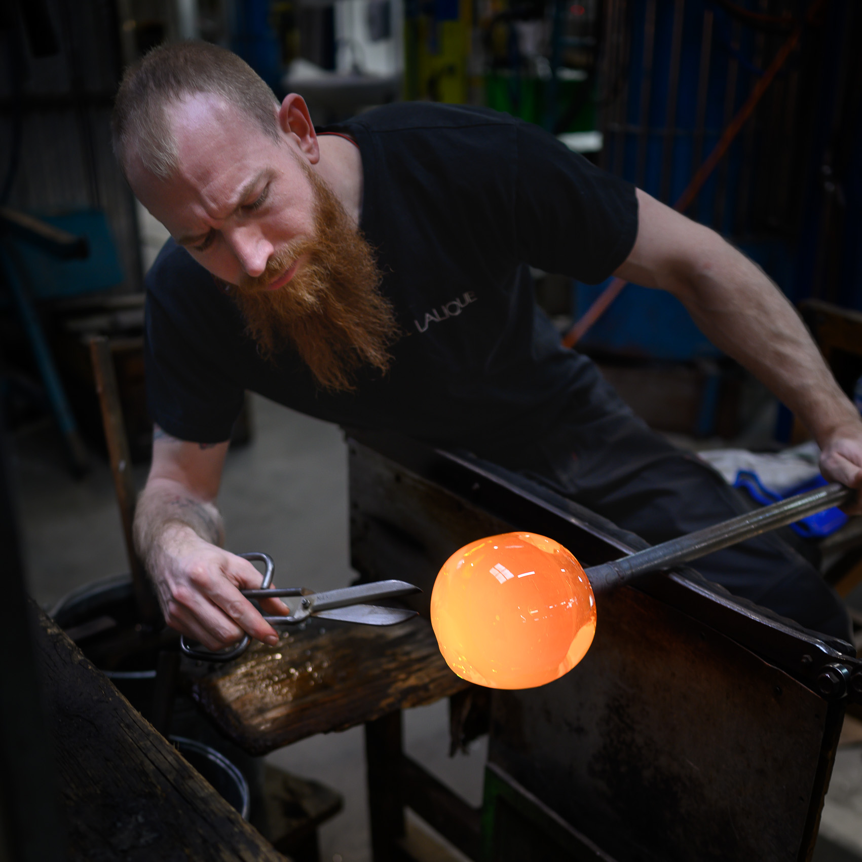 Photographie réalisée dans le cadre d'un reportage corporate à la manufacture Lalique. © Christoph de Barry