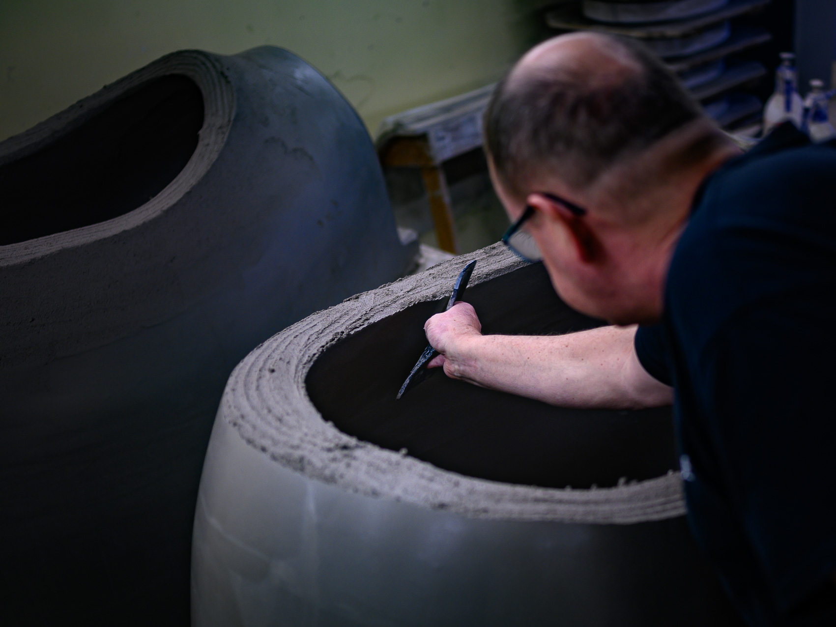 Photographie réalisée dans le cadre d'un reportage corporate à la manufacture Lalique. © Christoph de Barry