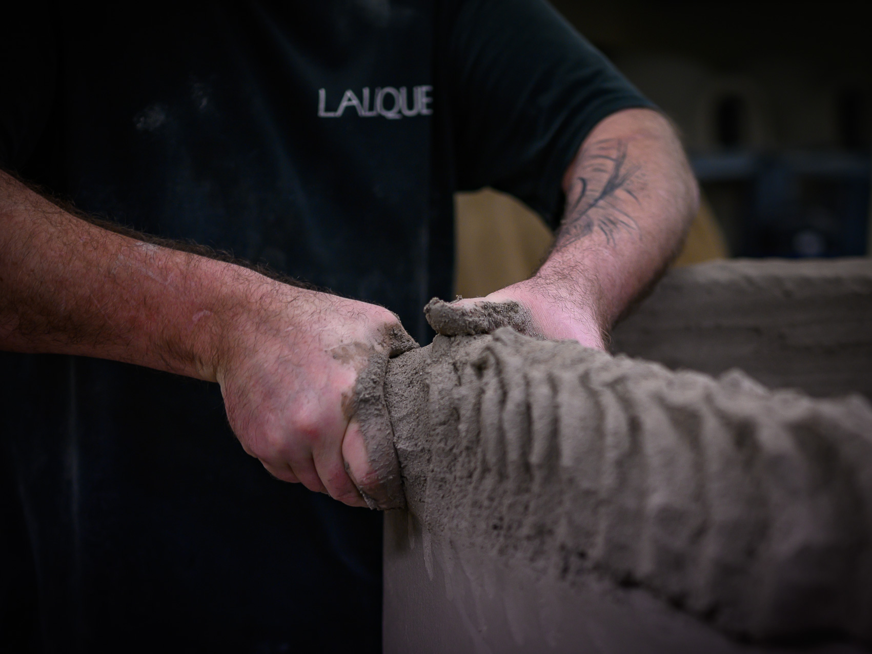 Photographie réalisée dans le cadre d'un reportage corporate à la manufacture Lalique. © Christoph de Barry