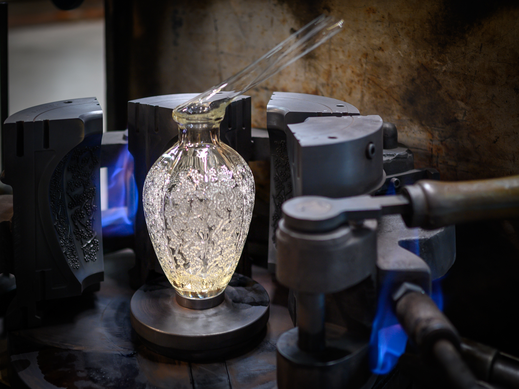 Photographie réalisée dans le cadre d'un reportage corporate à la manufacture Lalique. © Christoph de Barry