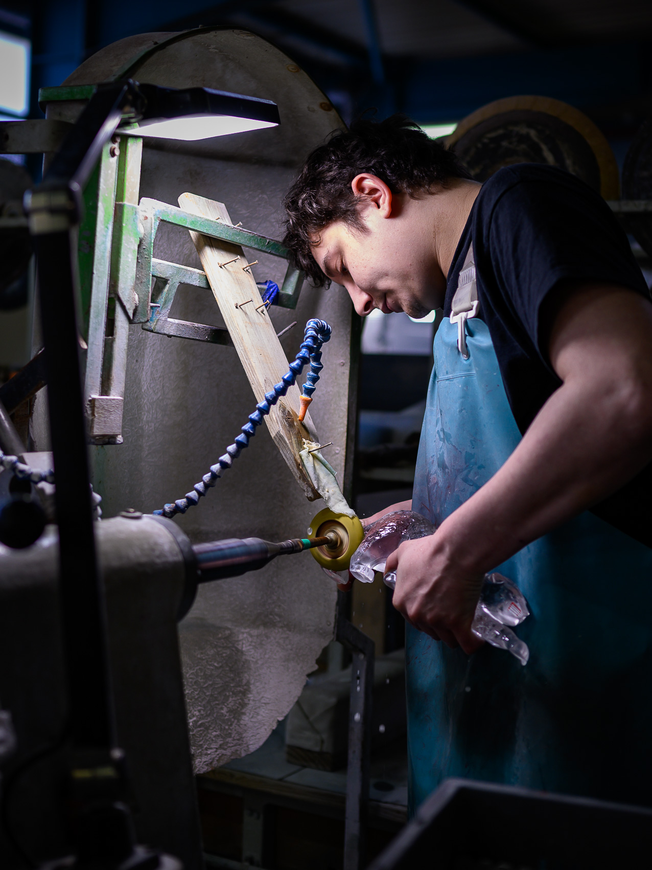 Photographie réalisée dans le cadre d'un reportage corporate à la manufacture Lalique. © Christoph de Barry